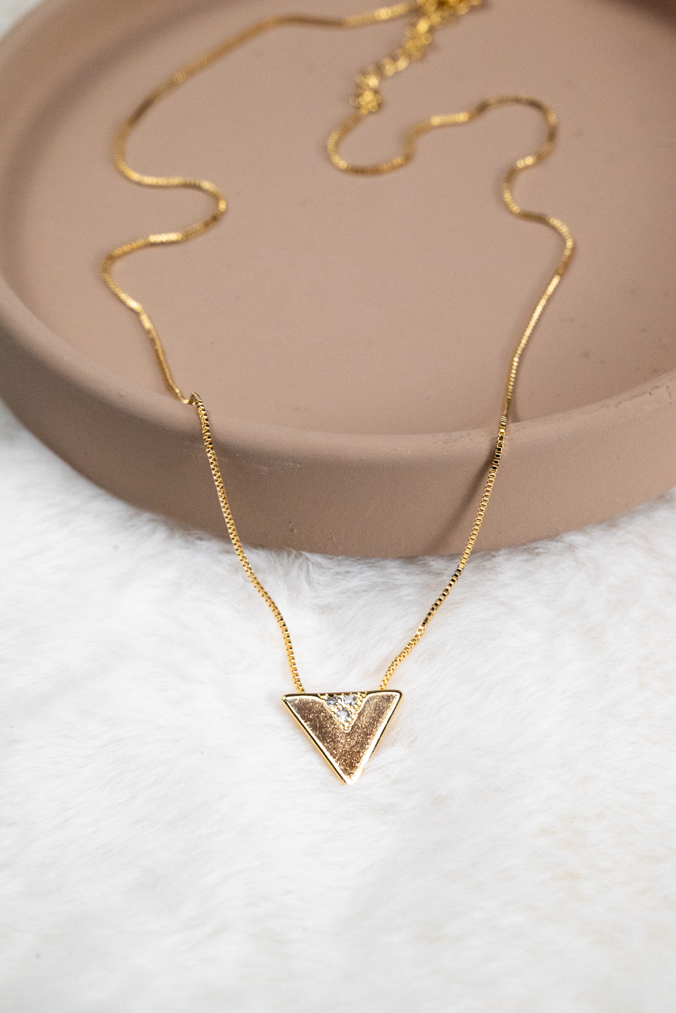 Colar Triângulo com Zircônia Cristal